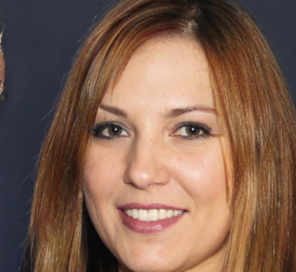 Financial education specialist and market analysis expert